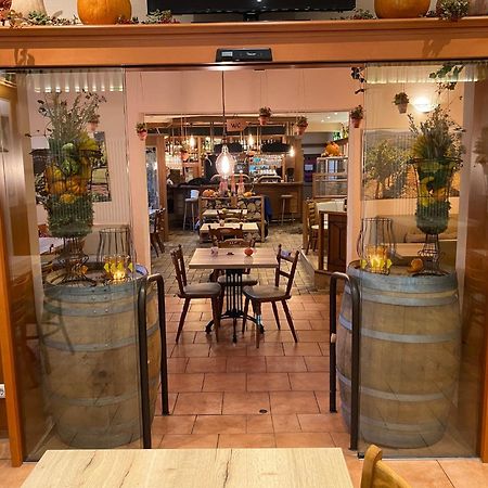 Ferienwohnungen Park Cafe Am Kurpark Бернкастель-Кюс Екстер'єр фото