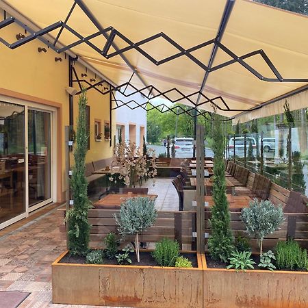 Ferienwohnungen Park Cafe Am Kurpark Бернкастель-Кюс Екстер'єр фото