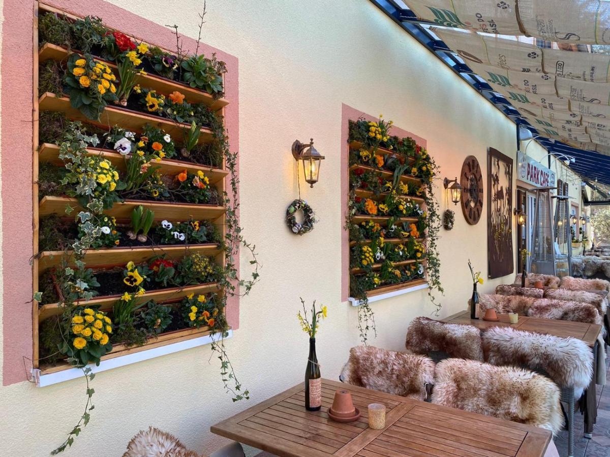 Ferienwohnungen Park Cafe Am Kurpark Бернкастель-Кюс Екстер'єр фото