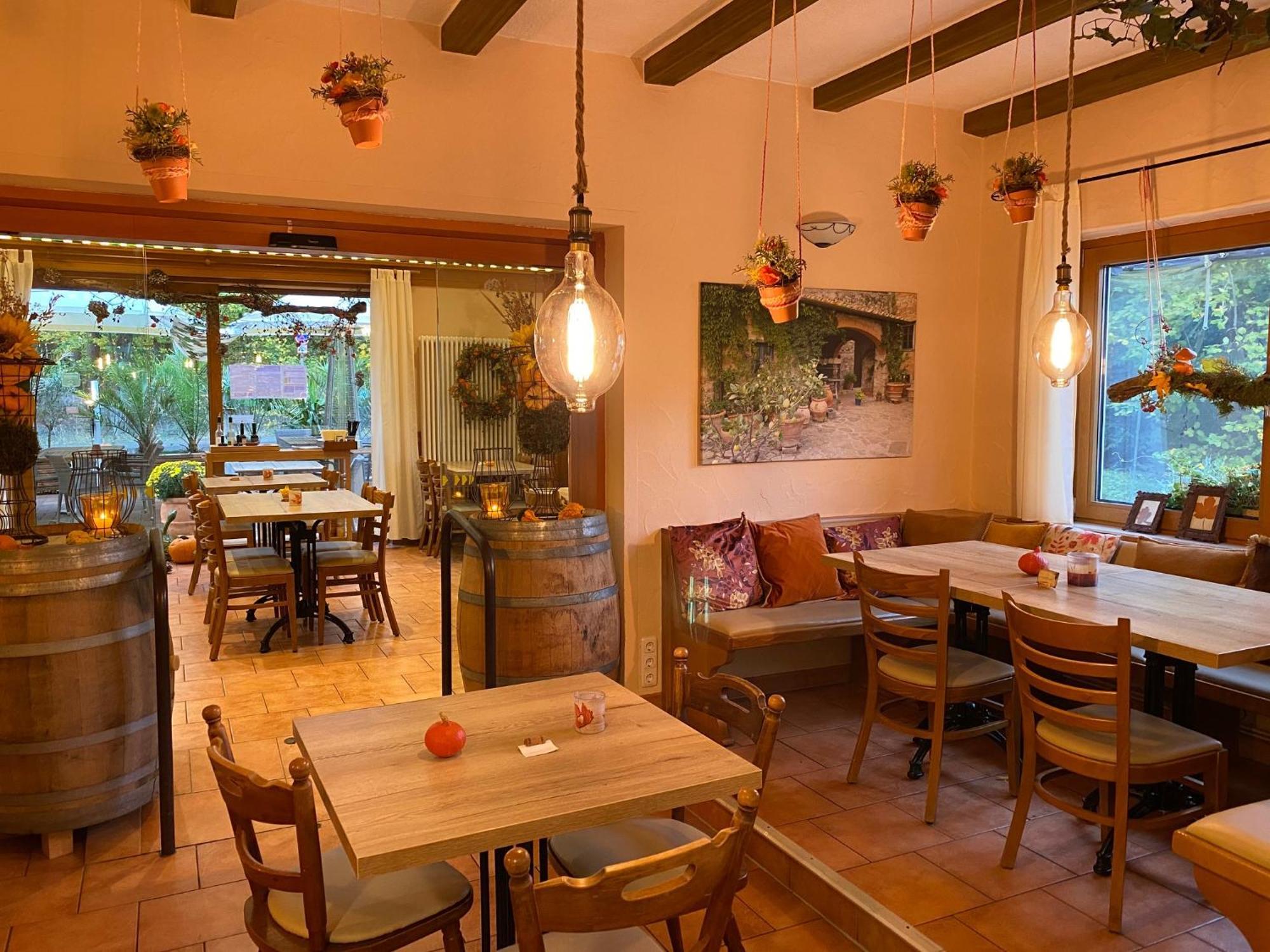 Ferienwohnungen Park Cafe Am Kurpark Бернкастель-Кюс Екстер'єр фото