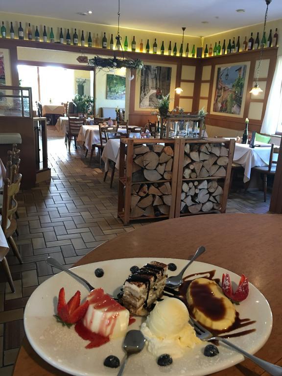 Ferienwohnungen Park Cafe Am Kurpark Бернкастель-Кюс Екстер'єр фото